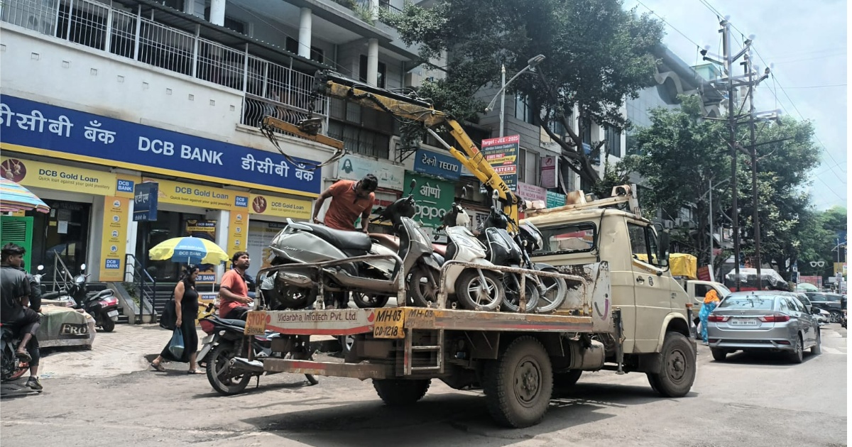Vehicle tow,bike tow,car tow,road rule violation, traffic violations, Traffic police